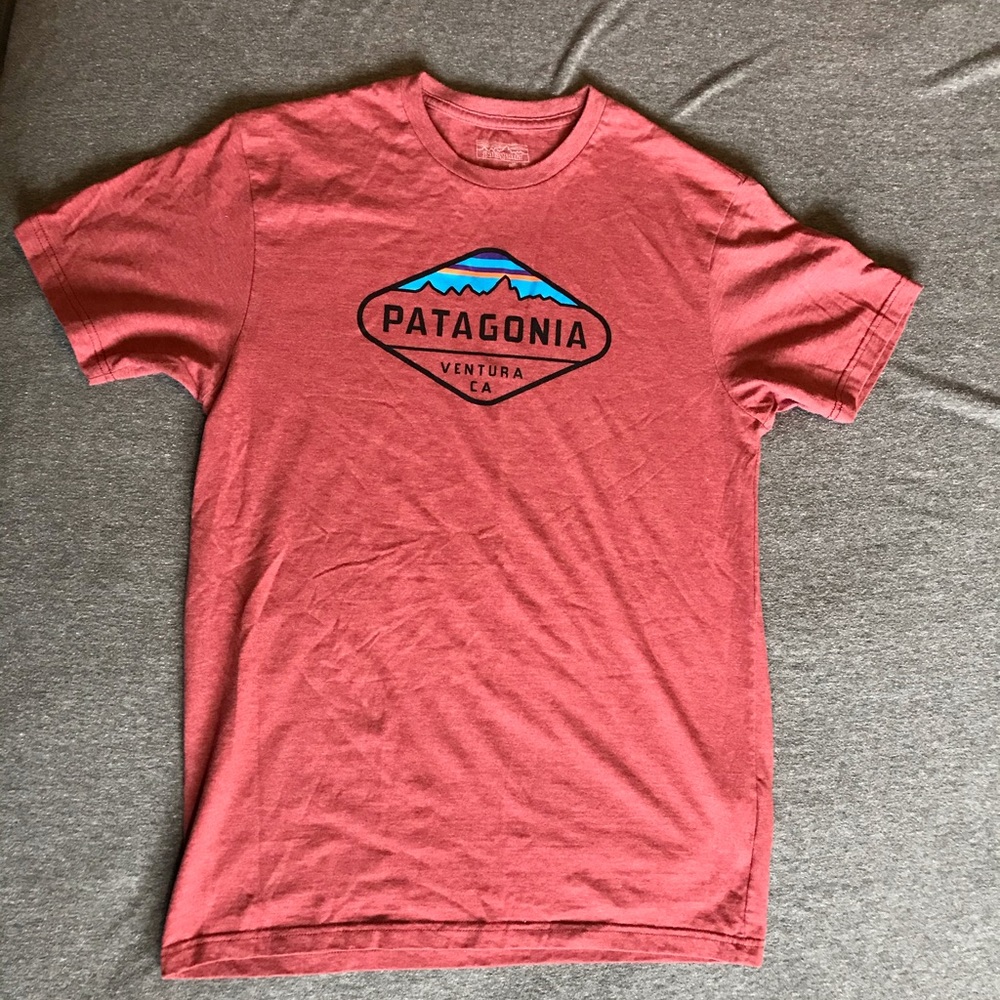 New rusty maroon Patagonia tee